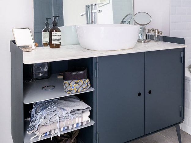 Meuble salle de bain en métal sur mesure