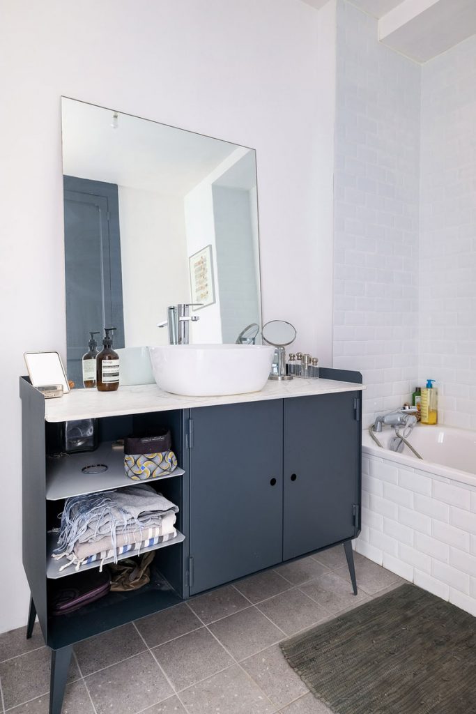 Meuble salle de bain en métal sur mesure