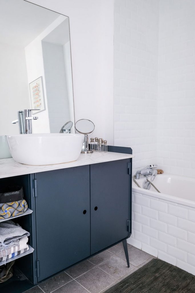 Meuble salle de bain en métal sur mesure