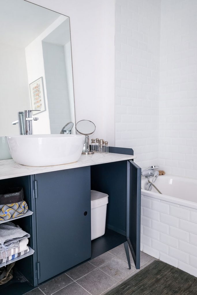 Meuble salle de bain en métal sur mesure