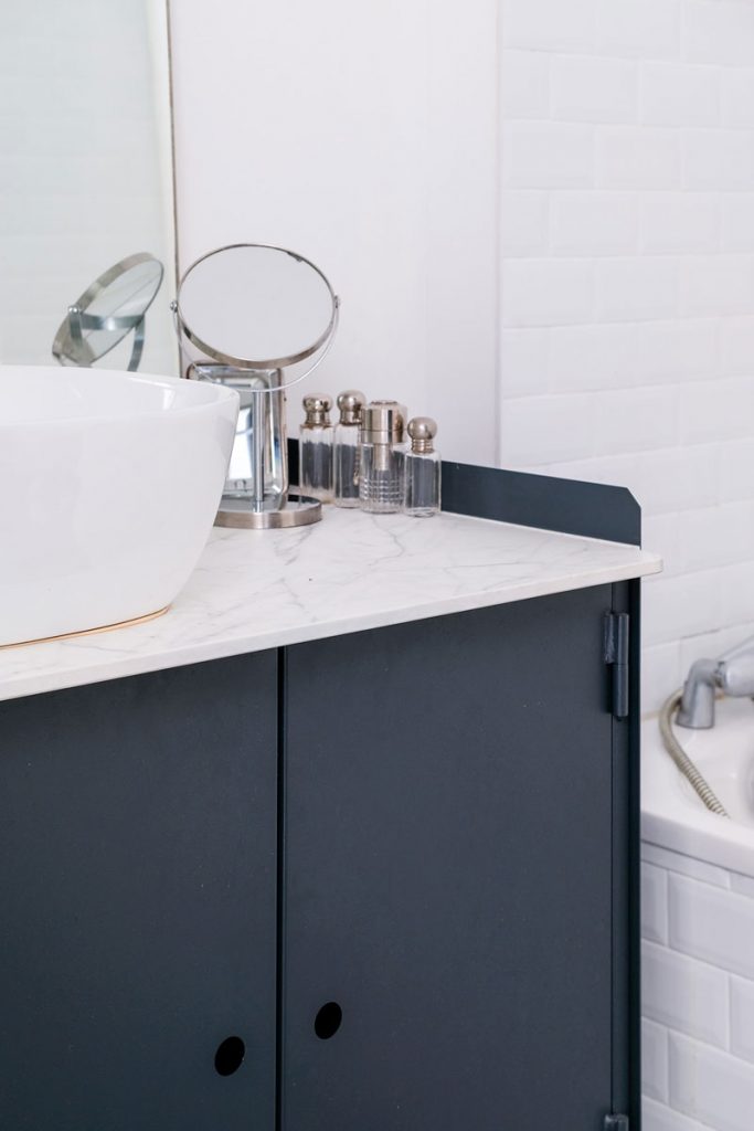 Meuble salle de bain en métal sur mesure